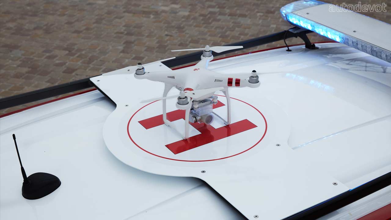 2021-Renault-Express-Van-emergency-services-vehicle-drone