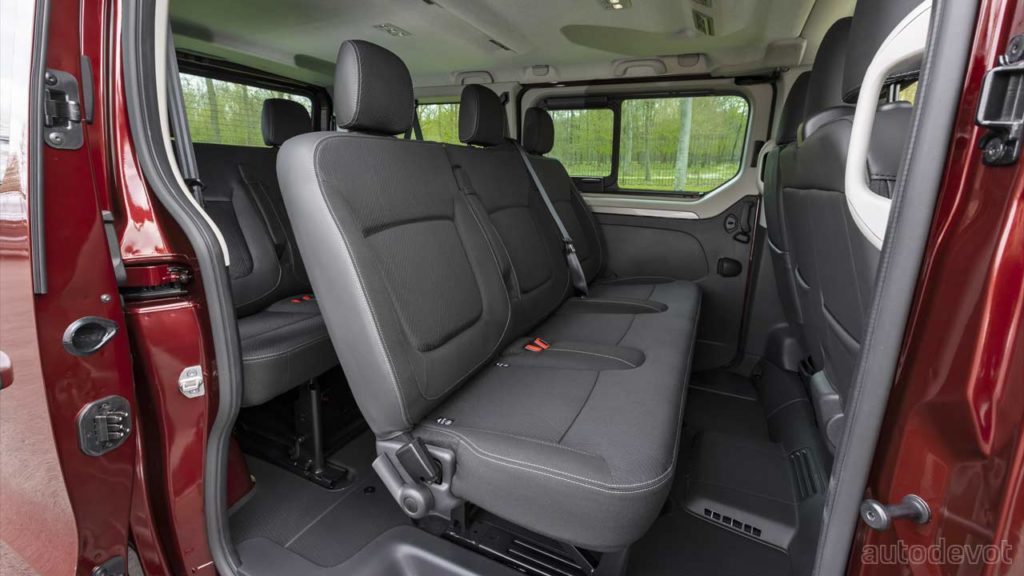2021-Renault-Trafic-Combi_interior_rear_seats