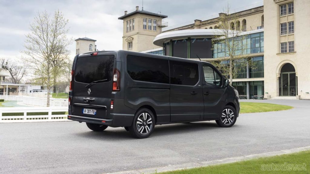 2021-Renault-Trafic-SpaceClass-Signature