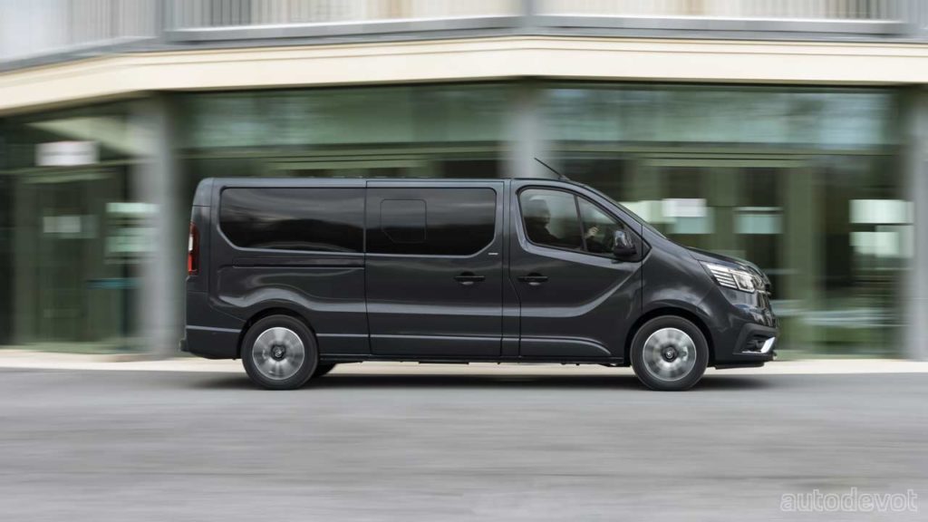 2021-Renault-Trafic-SpaceClass-Signature_side