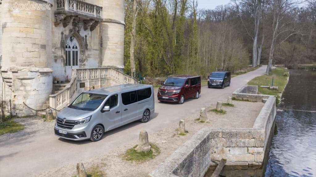 2021-Renault-Trafic_lineup