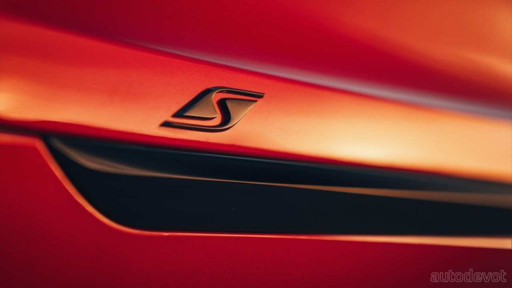 2022-Bentley-Bentayga-S_badge