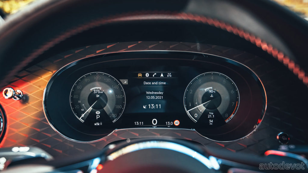 2022-Bentley-Bentayga-S_interior_instrument_display