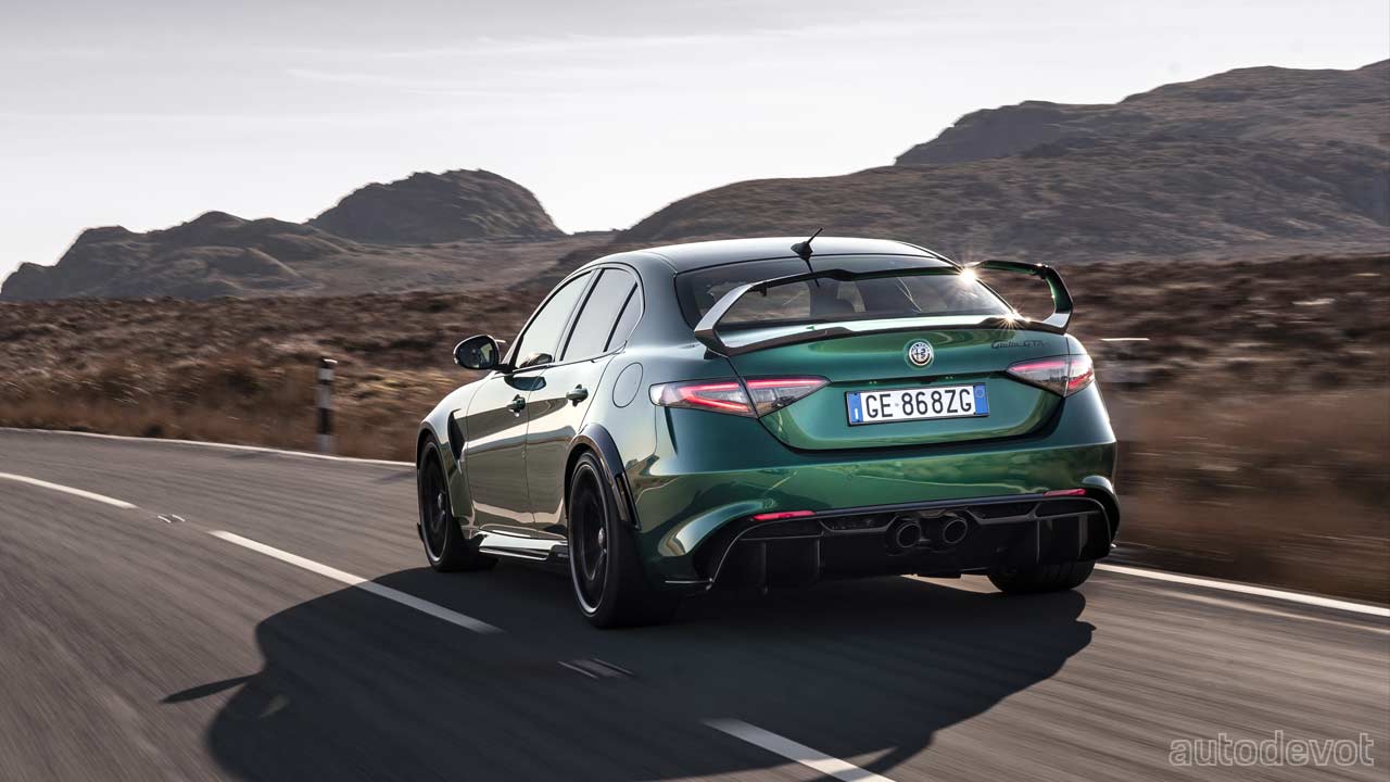 Alfa-Romeo-Giulia-GTAm_4