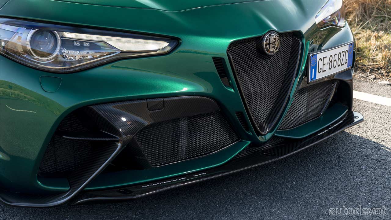 Alfa-Romeo-Giulia-GTAm_headlights_front_spoiler