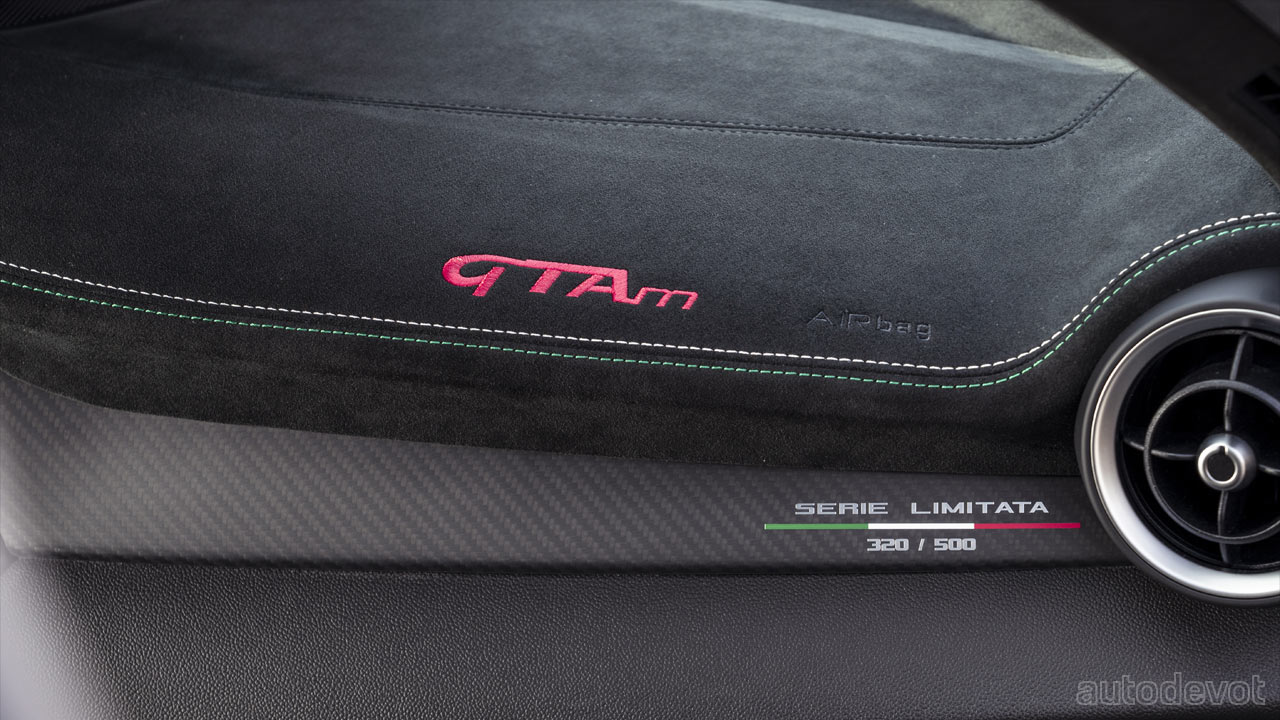 Alfa-Romeo-Giulia-GTAm_interior_dashboard