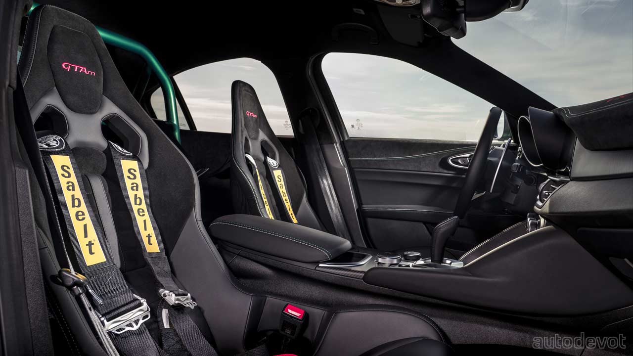 Alfa-Romeo-Giulia-GTAm_interior_seats