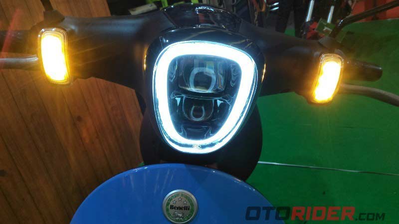 Benelli-Dong-electric-scooter_headlights