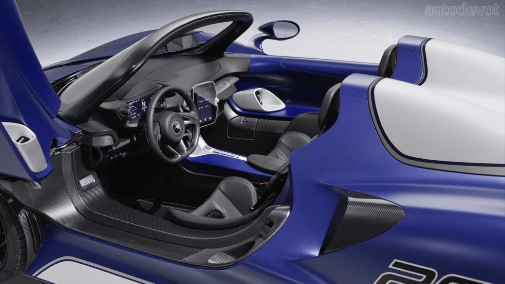 McLaren-Elva-with-windscreen_interior_2