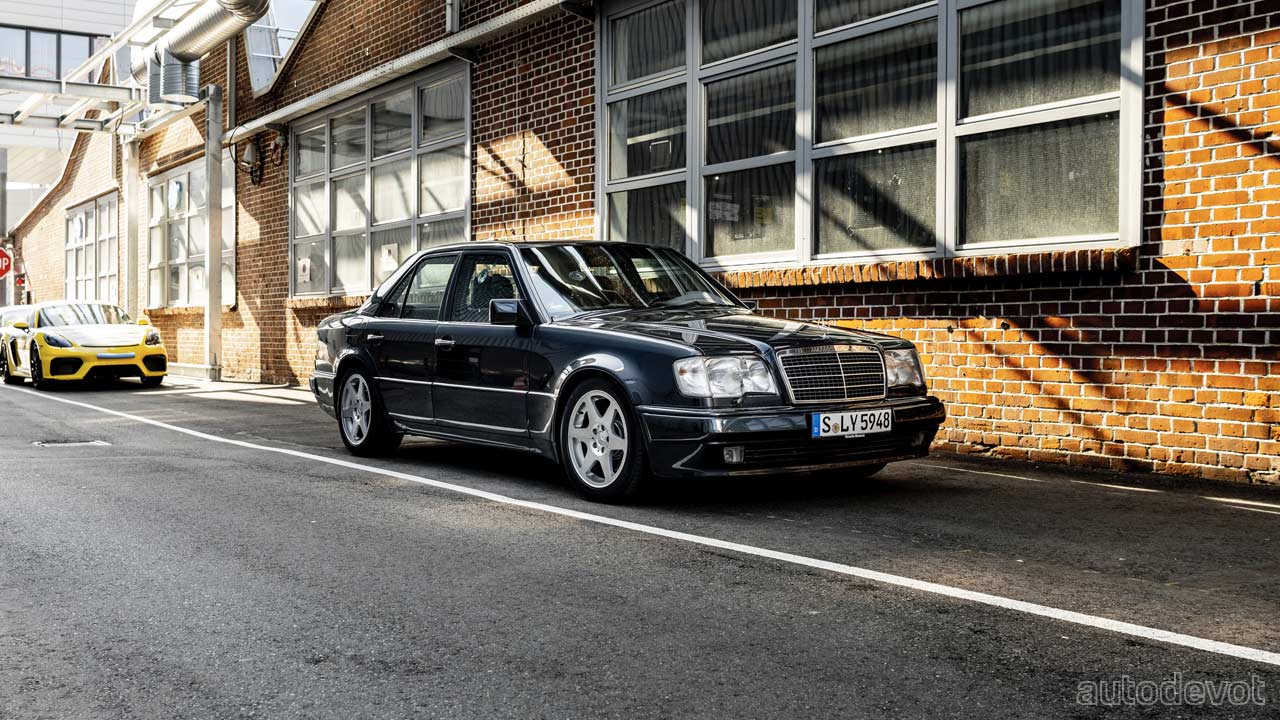 Mercedes-Benz-500-E_2