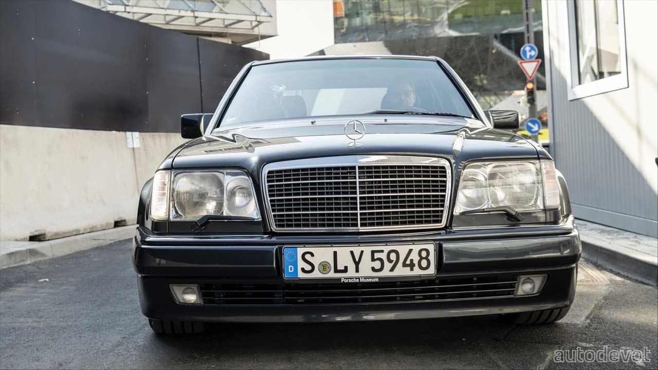 Mercedes-Benz-500-E_4