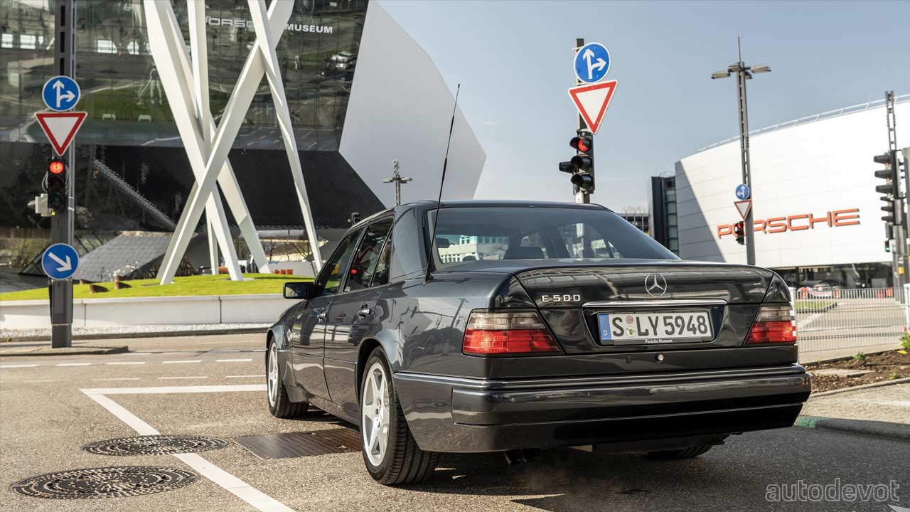 Mercedes-Benz-500-E_5