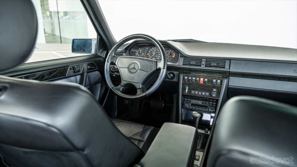 Mercedes-Benz-500-E_interior