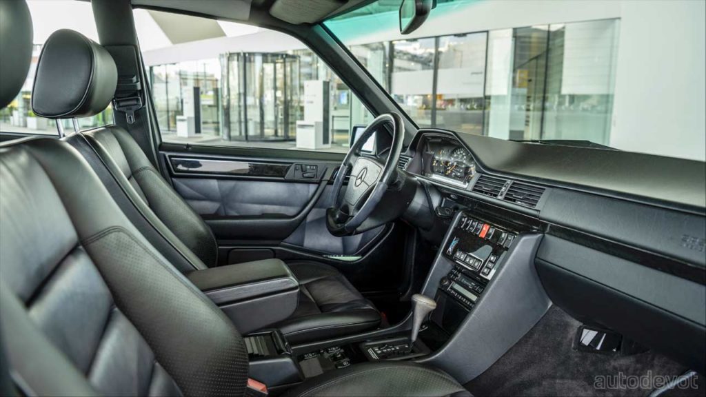Mercedes-Benz-500-E_interior_front_seats