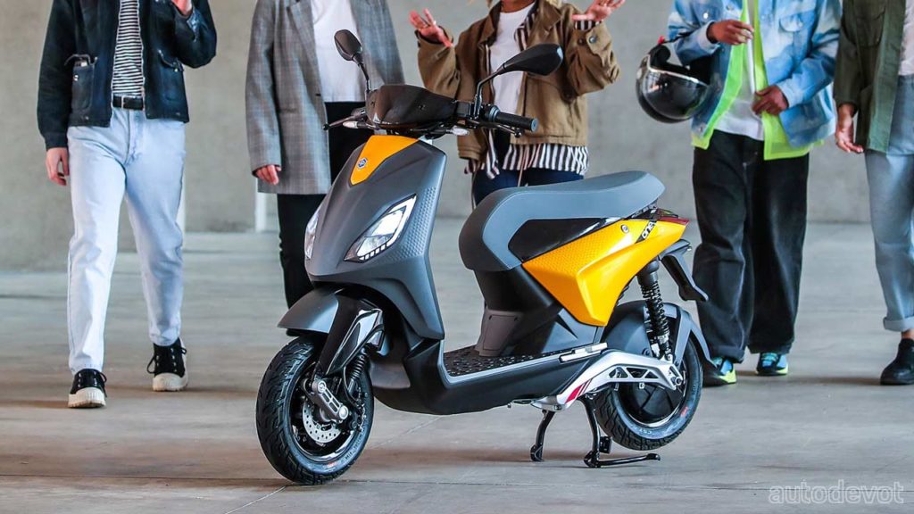 Piaggio-ONE-electric-scooter_3