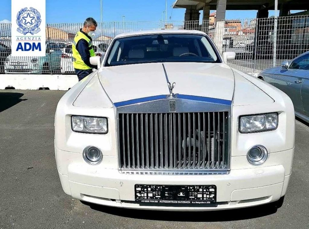 Rolls-Royce-Phantom-with-Crocodile-leather