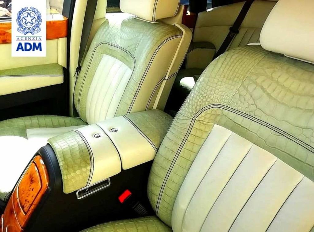 Rolls-Royce-Phantom-with-Crocodile-leather_interior