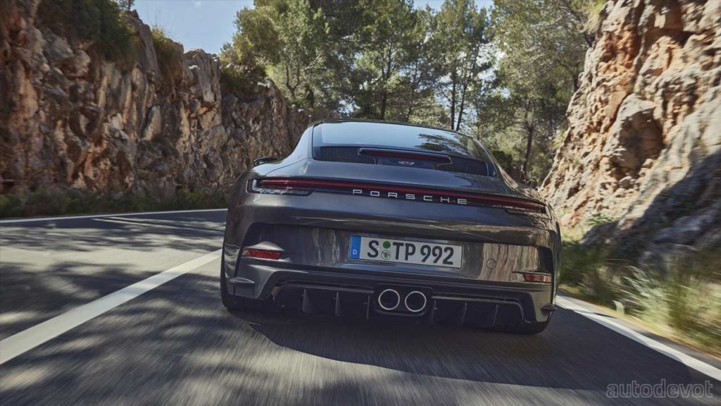 2021-Porsche-911-GT3-Touring_6