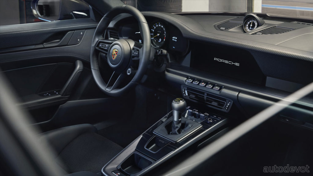2021-Porsche-911-GT3-Touring_interior
