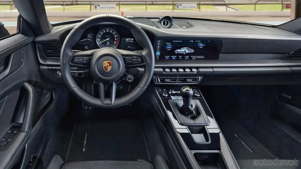 2021-Porsche-911-GT3-Touring_interior_4