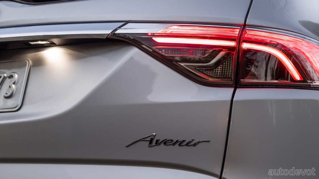 2022-Buick-Enclave-Avenir_taillights