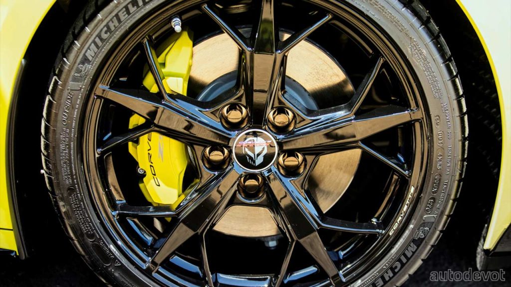 2022-Chevrolet-Corvette-Stingray-IMSA-GTLM-Championship-Edition_wheels