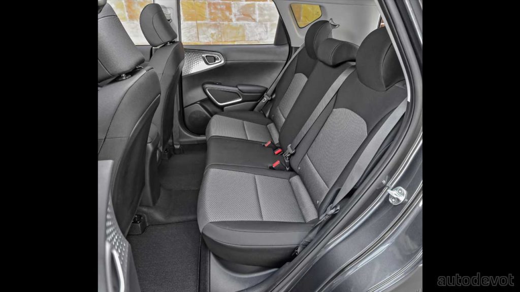 2022-Kia-Soul_facelift_interior_rear_seats