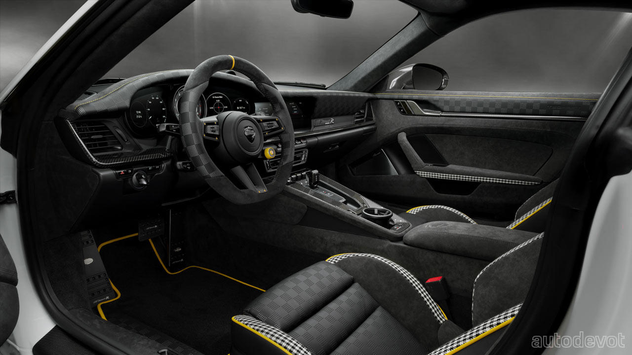 2022-TECHART-GTstreet-R-based-on-Porsche-992-series-911-Turbo-S_interior