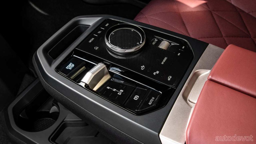 BMW-iX-xDrive50_production_version_interior_centre_console
