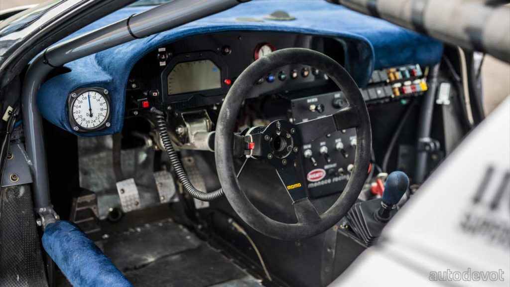 Bugatti-EB-110-Sport-Competizione-on-Dijon-circuit_interior