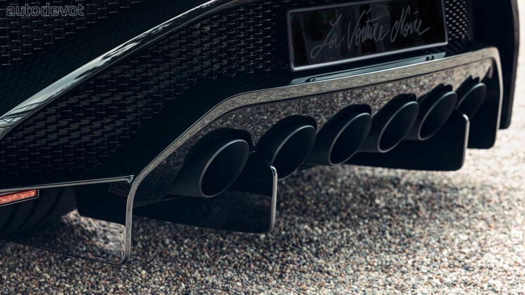 Bugatti-La-Voiture-Noire_final_production_version_rear_diffuser_tailpipes