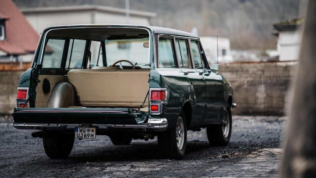 Jerrari-a-mashup-of-1969-Jeep-Grand-Wagoneer-and-Ferrari-365-GT_4