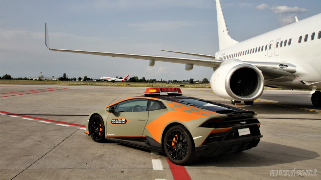 Lamborghini-Huracán-EVO-follow-me-car-for-Bologna-Airport_3
