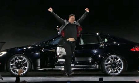 Tesla-Model-S-Plaid-deliveries-begin_Elon-Musk-hosted-event-in-Fremont-California