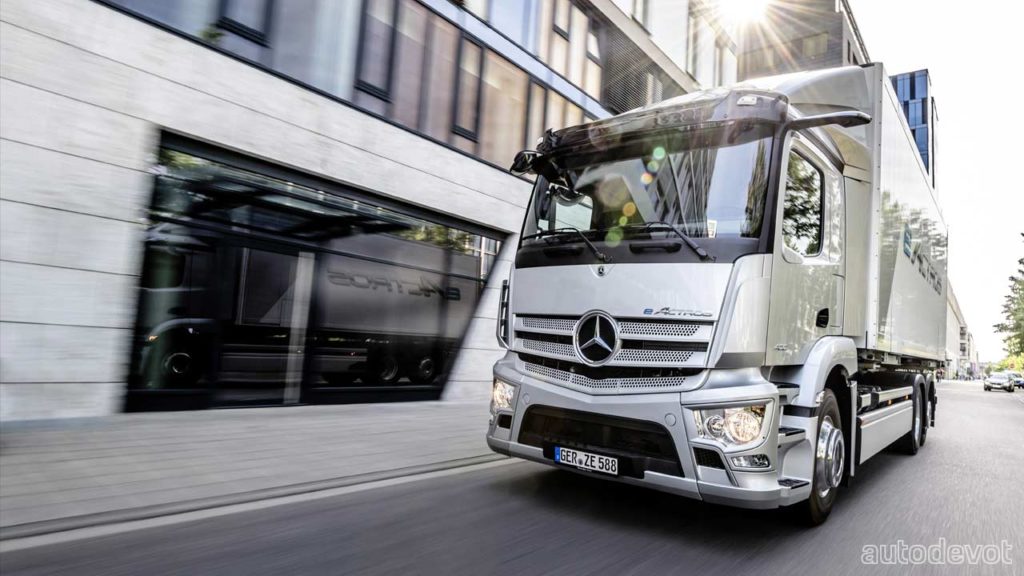 2021-Mercedes-Benz-eActros-Truck_production_model_3