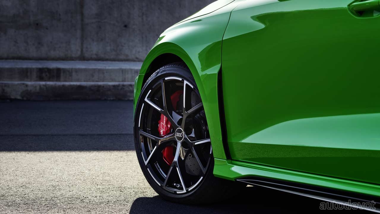 2022-Audi-RS-3-Sedan_wheels