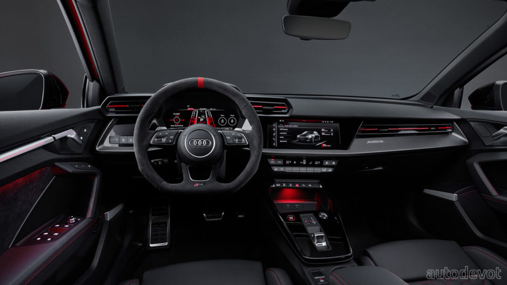 2022-Audi-RS-3-Sportback_interior