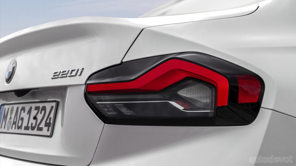2022-BMW-2-Series-Coupé-220i_taillights