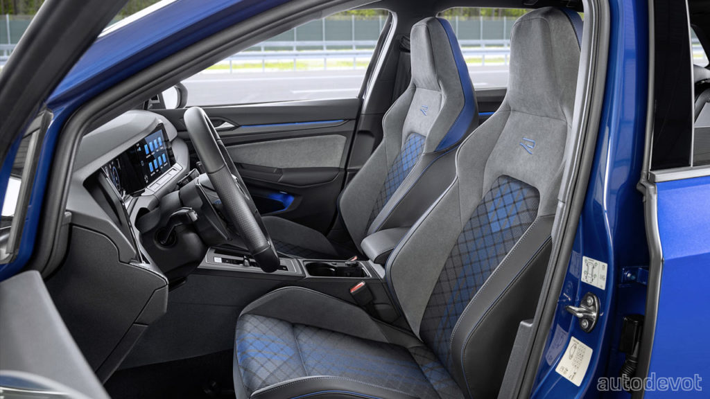 2022-Volkswagen-Golf-R-Estate_interior_front_seats