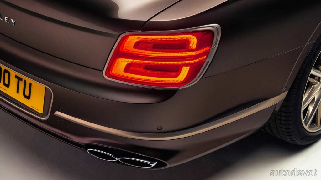Bentley-Flying-Spur-Hybrid-Odyssean-Edition_taillights