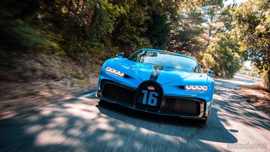 Bugatti-Chiron-Pur-Sport-test-drives-in-Saint-Tropez_6