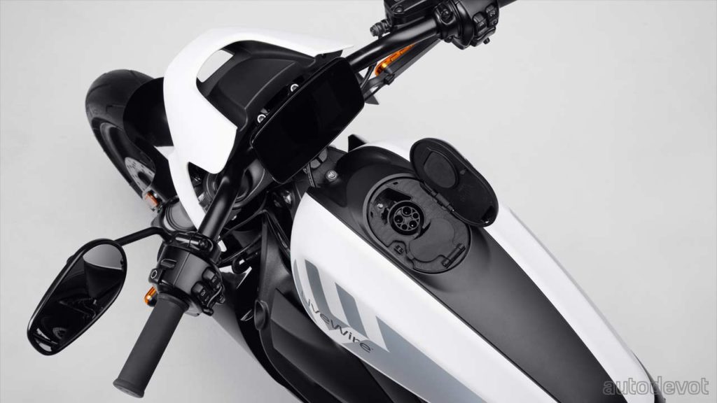 Harley-Davidson-LiveWire-ONE-electric-motorcycle_charging_port