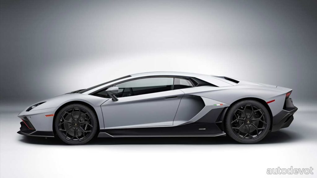 Lamborghini-Aventador-Ultimae-Coupe_side