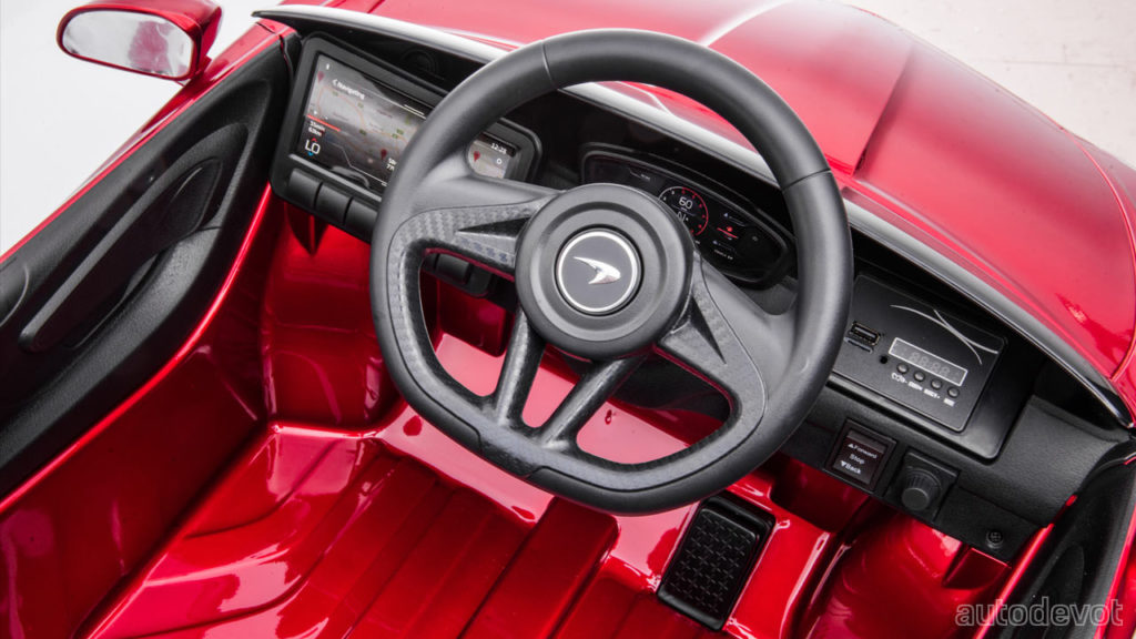 McLaren-GT-Ride-On_interior