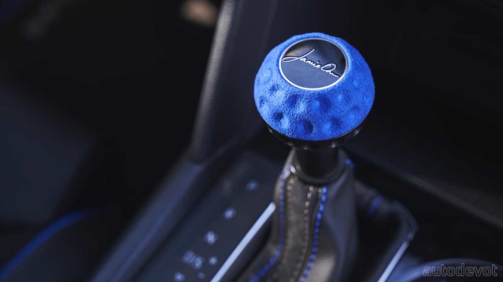 Volkswagen-Atlas-Cross-Sport-GT-Concept_interior_gear_shifter