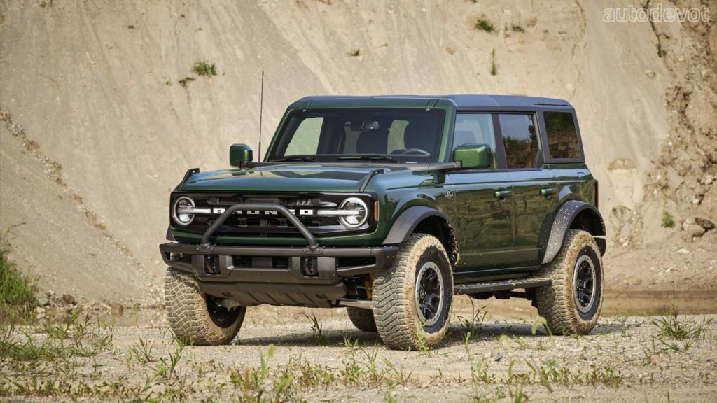 2022-Ford-Bronco-in-Eruption-Green_2