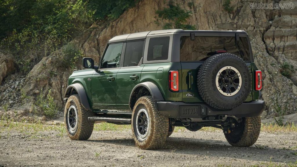 2022-Ford-Bronco-in-Eruption-Green_3