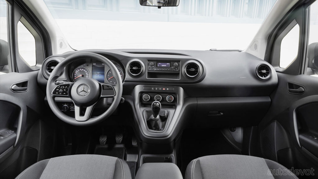 2022-Mercedes-Benz-Citan_interior_2