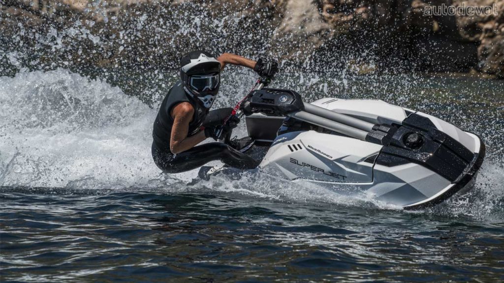 2022-Yamaha-WaveRunner-Superjet_2