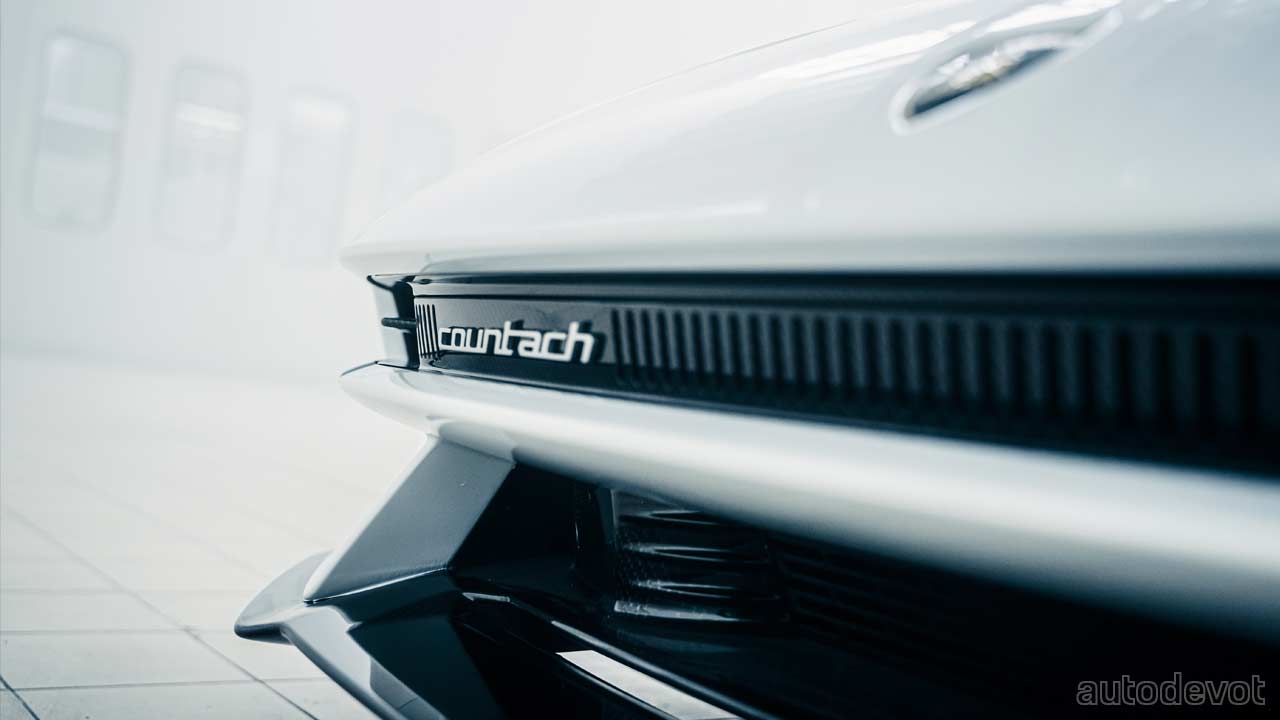 Lamborghini-Countach-LPI-800-4_front_badge